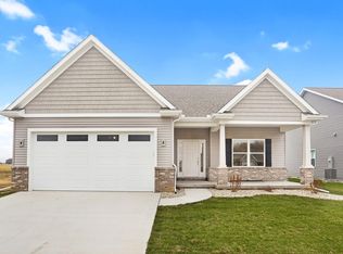 6 Forest Dr, Monticello, IL 61856