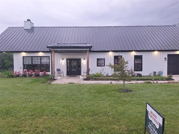9300 Alpha Rdg, Trimble, MO 64492