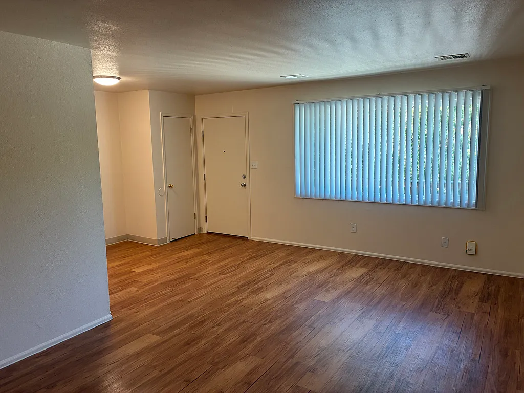 2 bed, 784 sqft, $1,500 — Photo 4