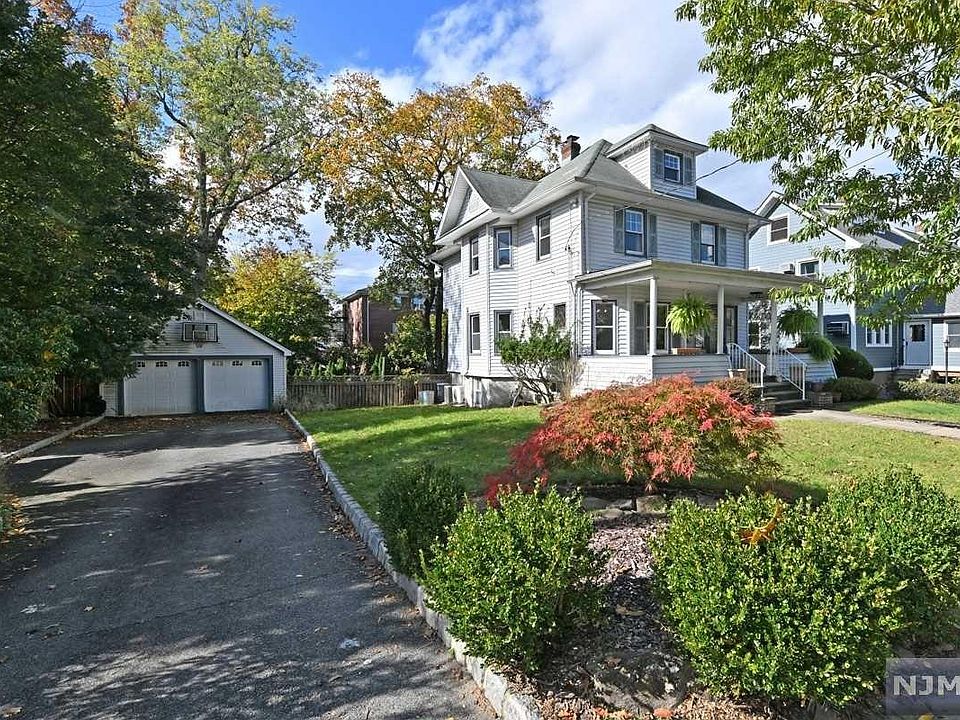 1st image of 216 Roosevelt Ave