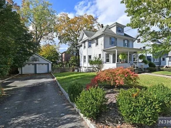 216 Roosevelt Ave, Westwood, NJ 07675