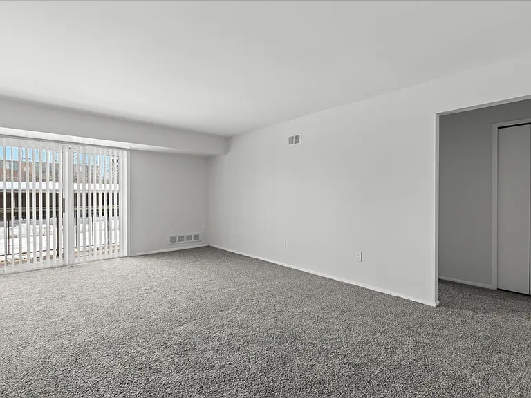 Willow Tree Apartments — Photo 11
