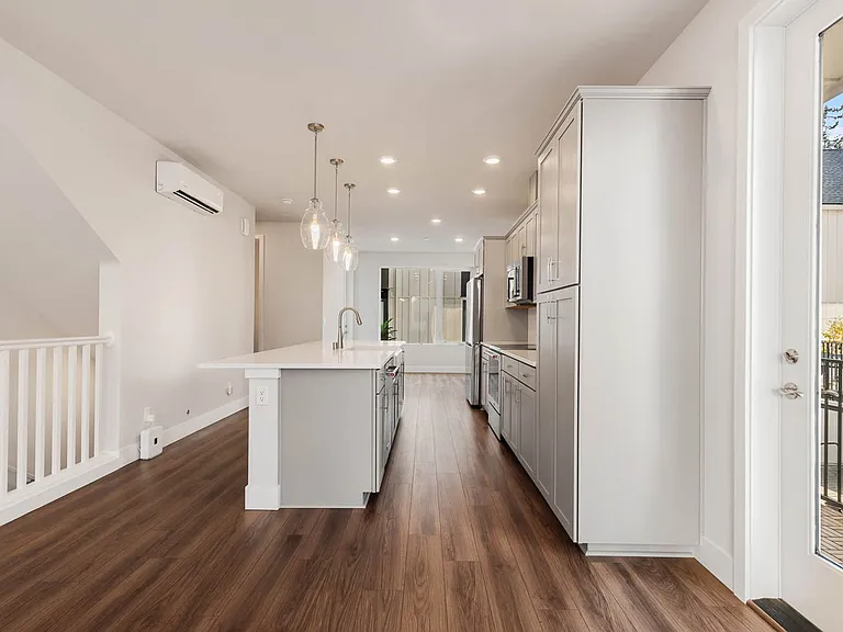 13335 Greenwood Ave N #D — Photo 11