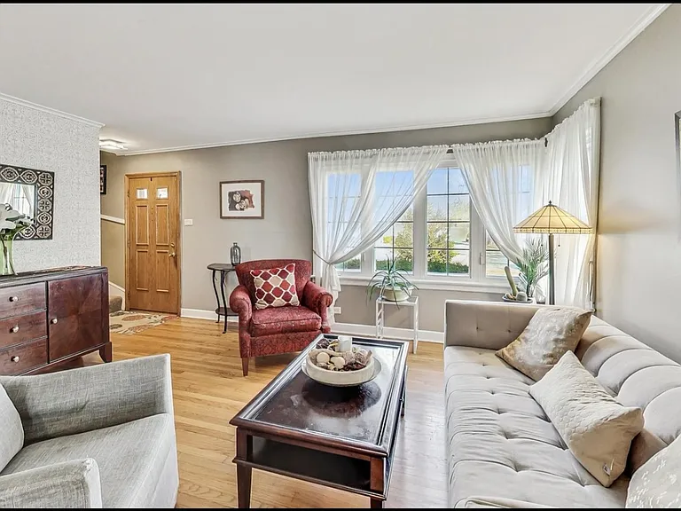 65 E Medill Ave — Photo 2