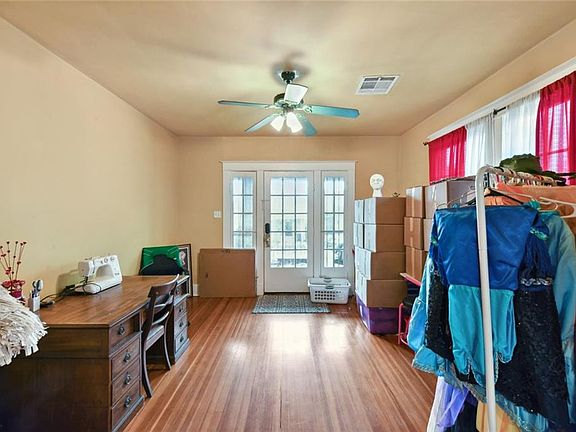 3rd image of 4409-11 Eden St