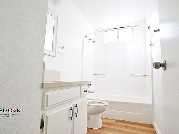 4th image of 11823 Victory Blvd #209