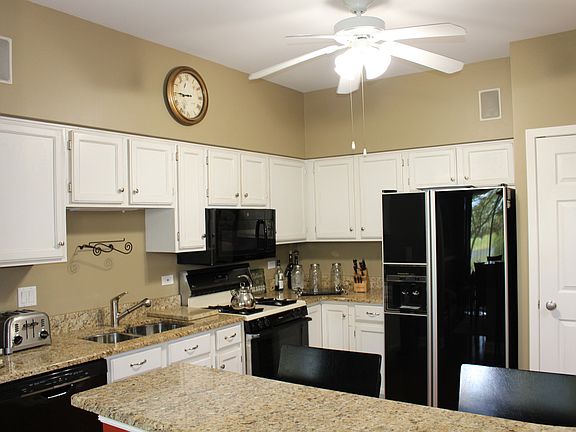 5th image of 627 Woodhaven Dr