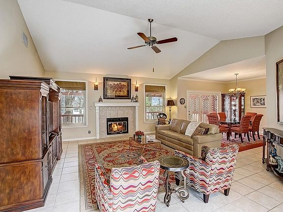3rd image of 13203 Briar Hollow Dr