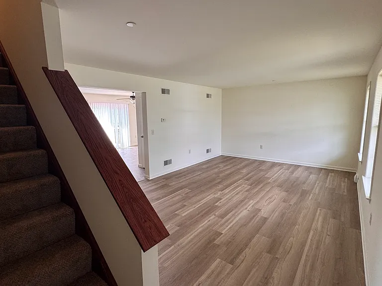 250 Limestone Dr — Photo 5