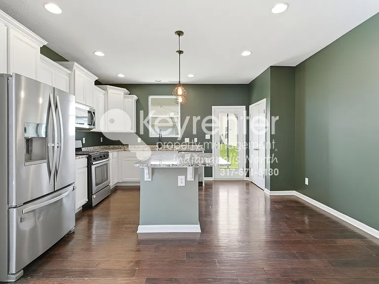 6258 Colonial Dr — Photo 3