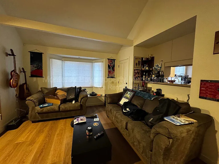 706 Crocker Ave — Photo 3