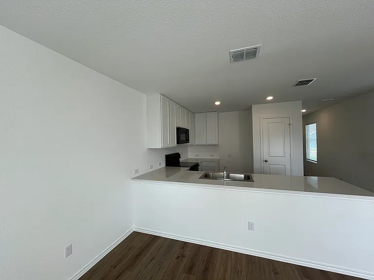 591 Commander Abbott Dr — Photo 7