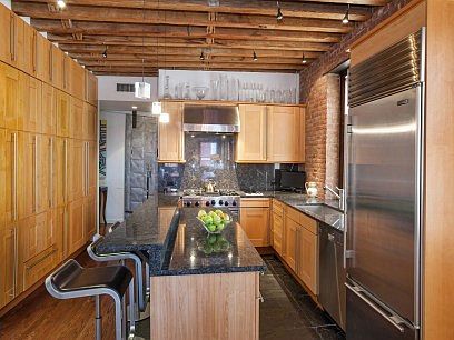3rd image of 131 Watts St APT 4