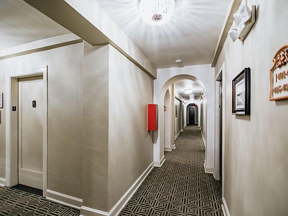 4th image of 1028 E Juneau Ave APT 412