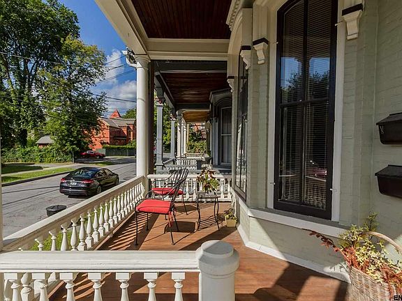 4th image of 178 Regent St