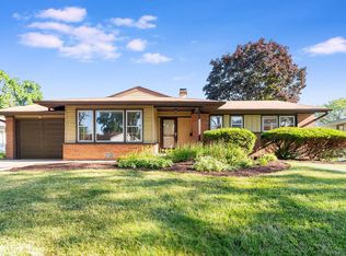 228 Harmony Ln, Elk Grove Village, IL 60007