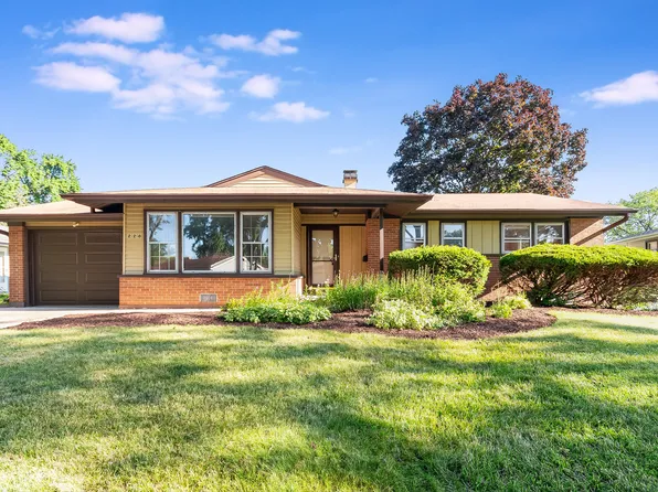 228 Harmony Ln, Elk Grove Village, IL 60007