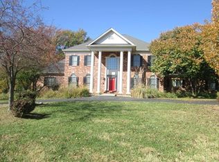 1761 Topping Rd, Saint Louis, MO 63131