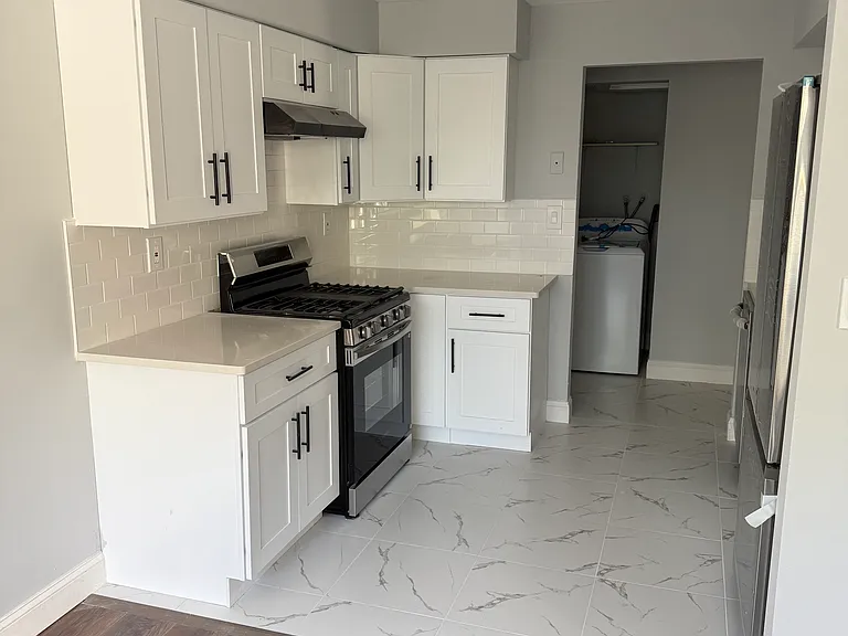 1008 Hidden Village Dr — Photo 2