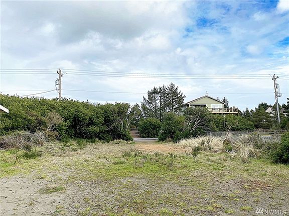3rd image of 567 Sand Dune Ave SW