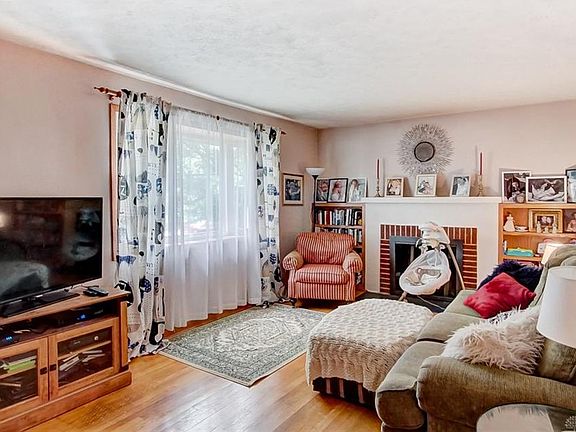 5th image of 1221 Larriwood Ave