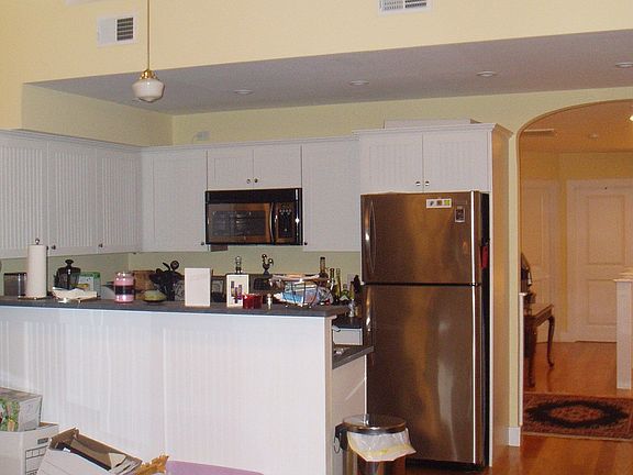 Vaulted cieling above living/kitchen