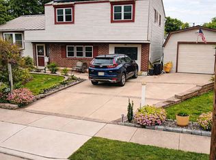 125 Colonial Rd, Edgewater Park, NJ 08010
