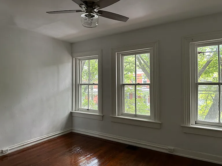105 S Pine St — Photo 47