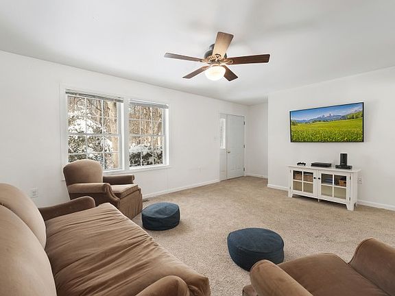 5th image of 106 Laurel Ln
