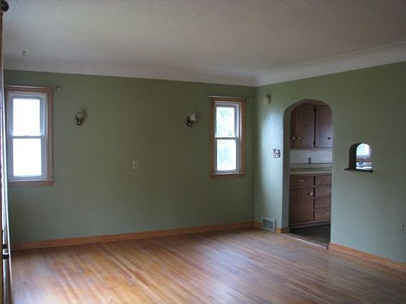3rd image of 530 W 4th St