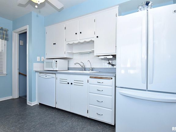 3rd image of 3124 N Twelve Oaks Dr