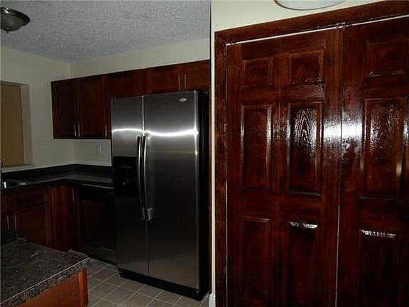 4th image of 219 Palm Cir E