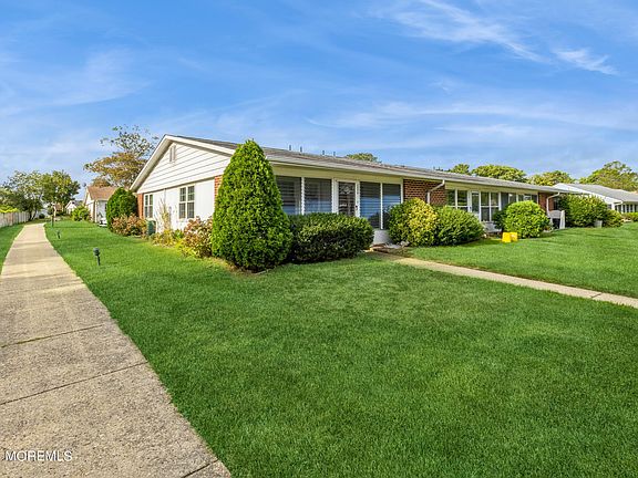 2nd image of 1207A Shetland Drive