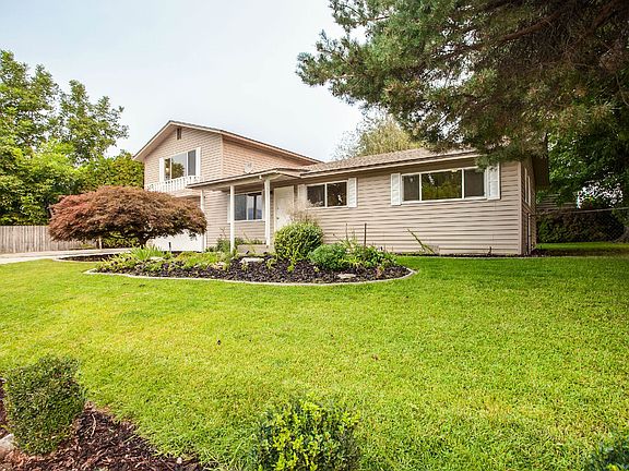 2nd image of 881 1st Pl SE