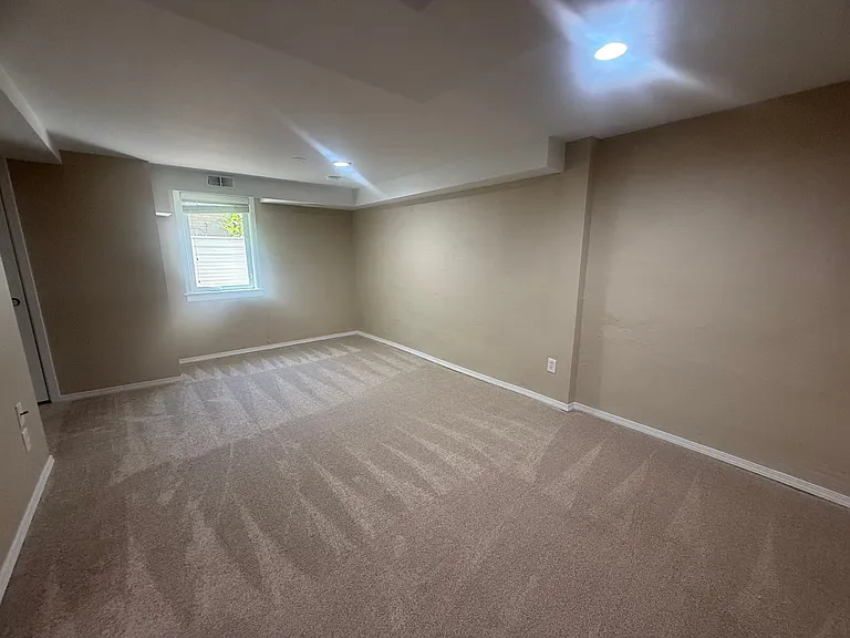 834 N Newport St — Photo 19