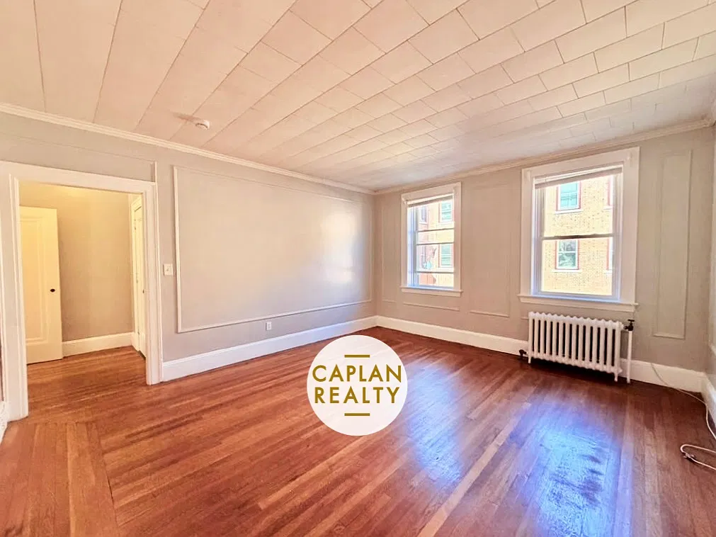 1 bed, 900 sqft, $1,600 — Photo 1