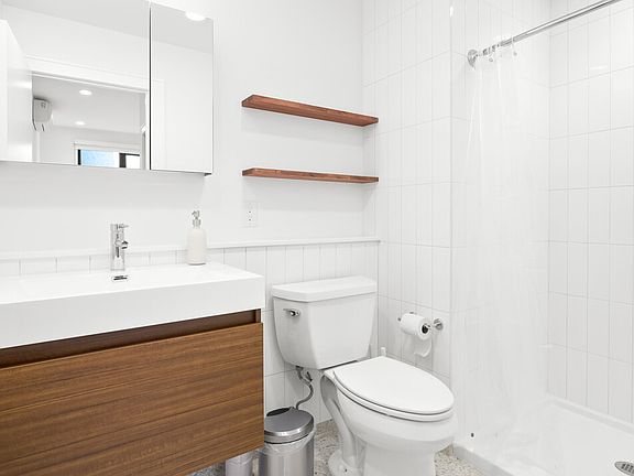 4th image of 965 Frankford Ave #3B-2Ba