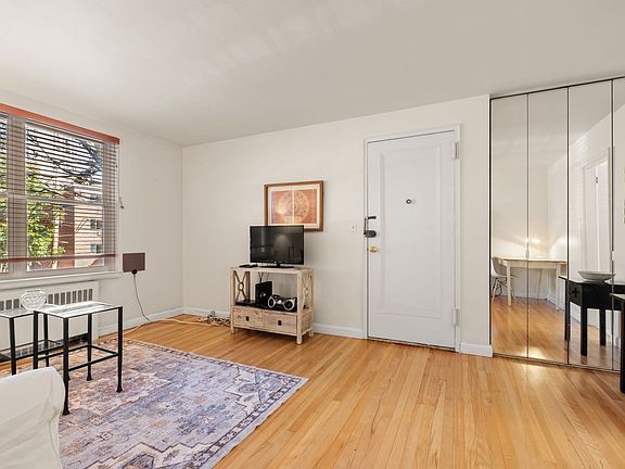 3rd image of 136 Beaconsfield Rd APT 2