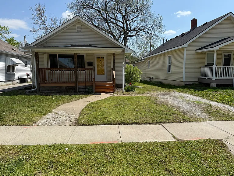 2109 Clay St — Photo 1