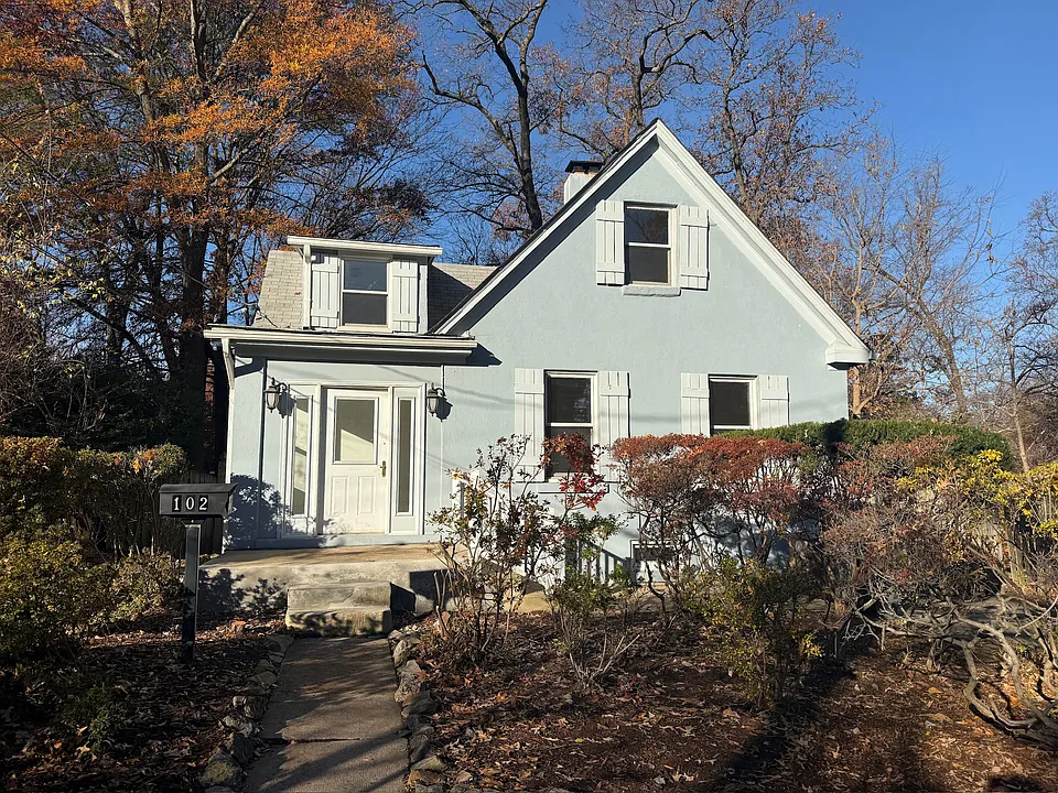 102 N Van Buren St
