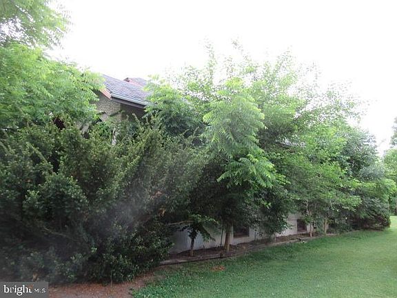 3rd image of 26 Potomac Dr