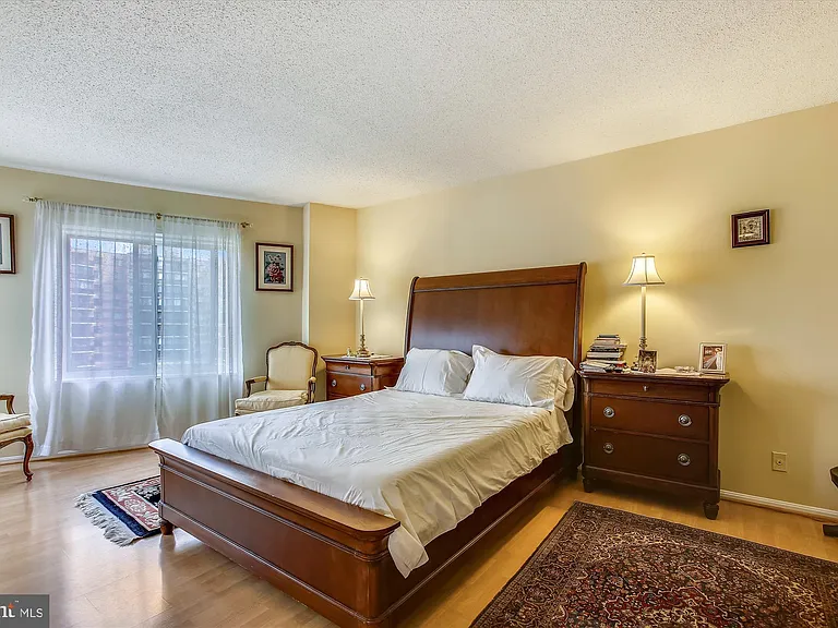 8360 Greensboro Dr #712 — Photo 13