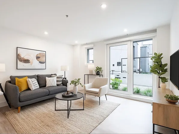 2085 E 1st Ave #109, Vancouver, BC V5N 1A1