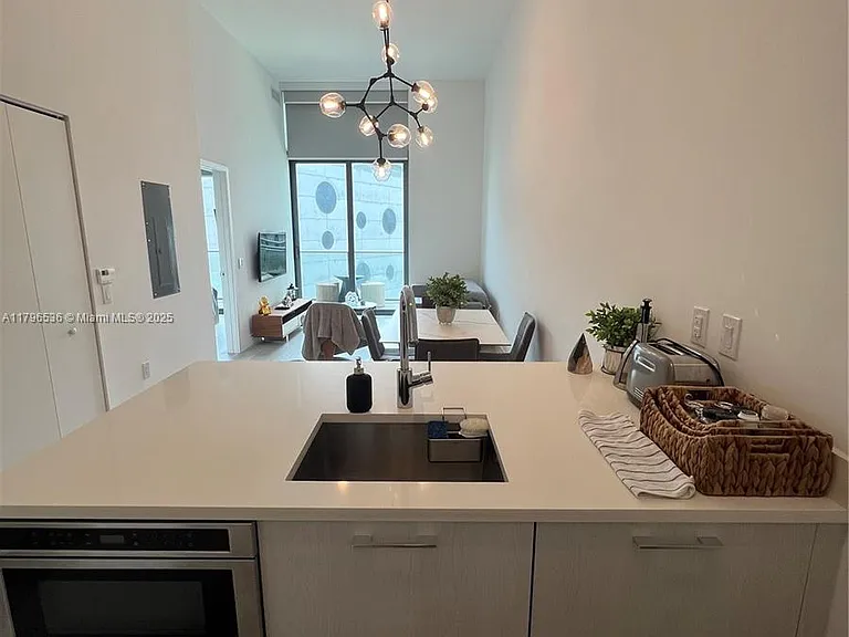 501 NE 31st St #402 — Photo 4