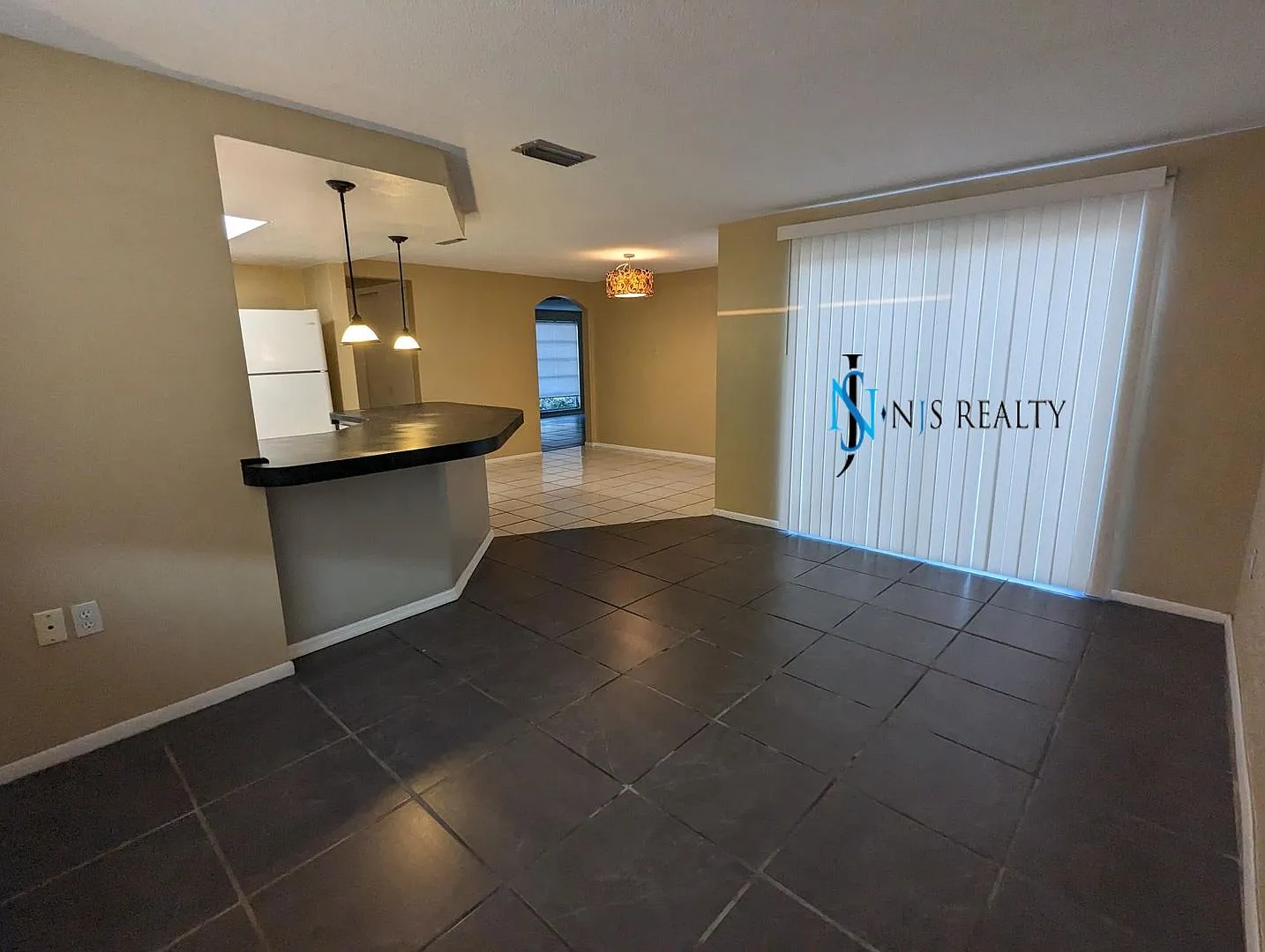 Gorgeous! 3/2/1 with large open floorplan, family room, large backyard, walk in closet & tile thr... — Photo 4