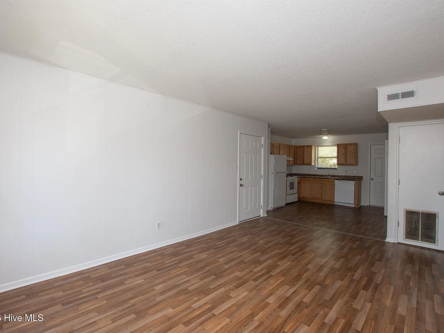 2 bed, 1.0 bath, $925 — Photo 4