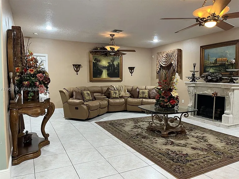 450 NW 130th Ave — Photo 7