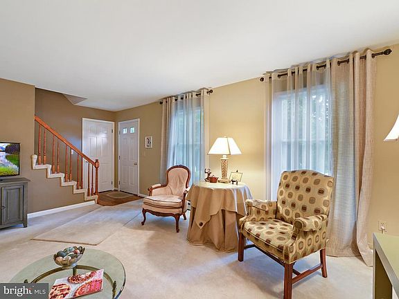 5th image of 136 Den Mar Dr
