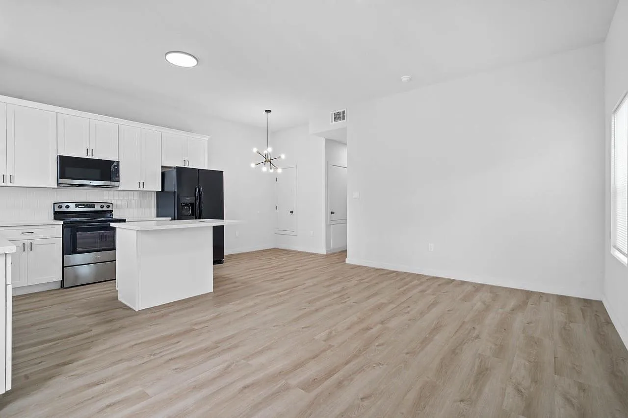3 bed, 2.0 bath, 1184 sqft, $1,700 — Photo 4