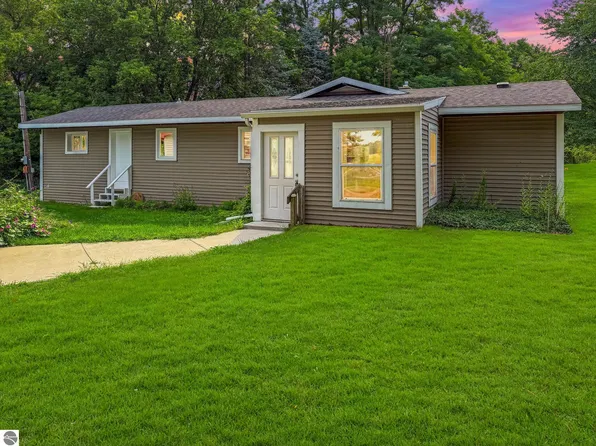9010 Edgar Rd, Vestaburg, MI 48891